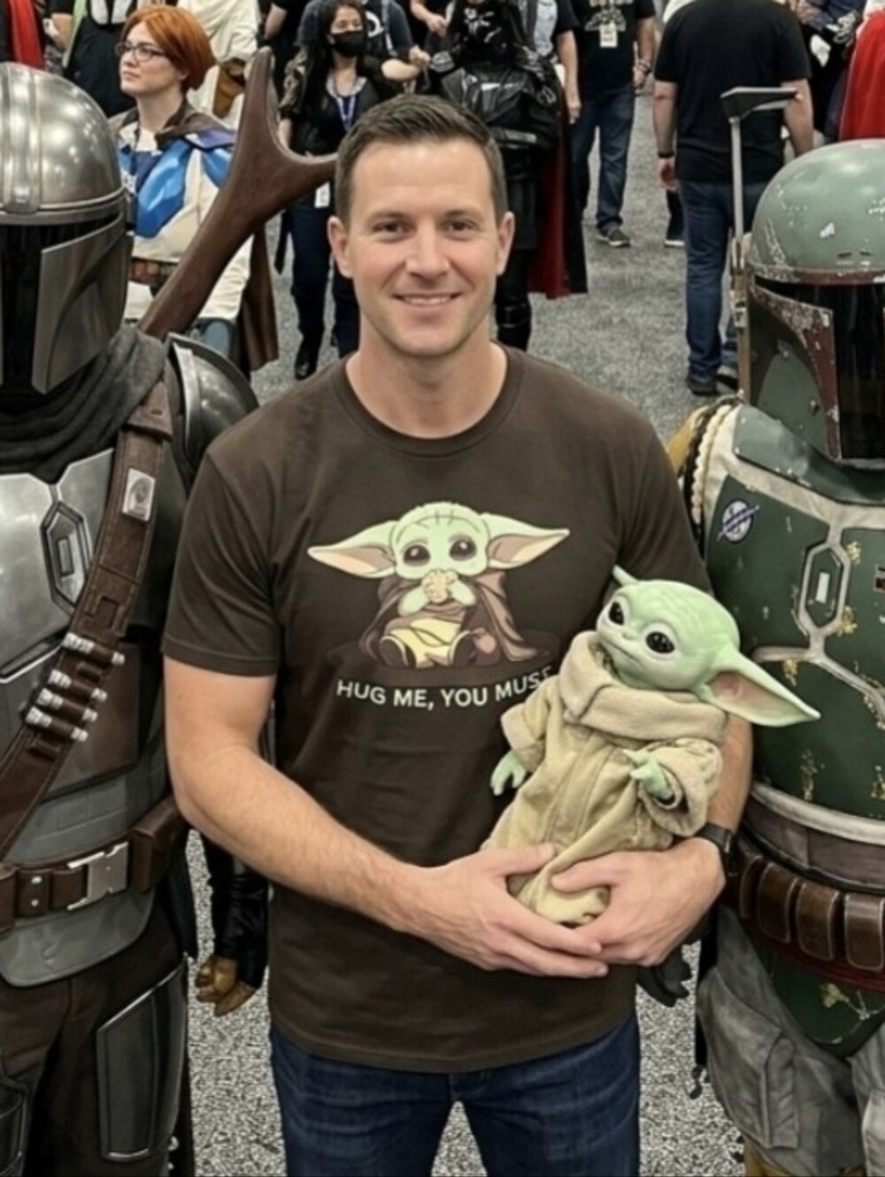 Unisex XL Grogu Tee Baby Yoda Men's Mandalorian Star Wars Hug Me Brown T-shirt - Picture 5 of 11